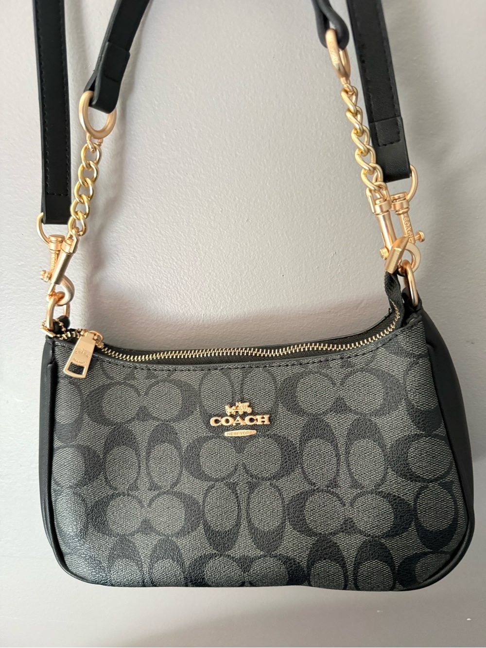 Coach Black/Gray Signature Leather Canvas Crossbody with Gold Hardware Like New